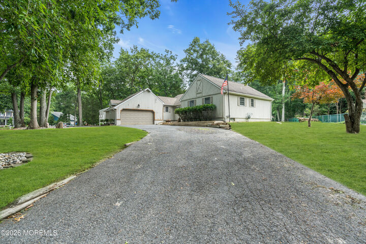 Property Photo:  10 Oakwood Drive  NJ 08533 