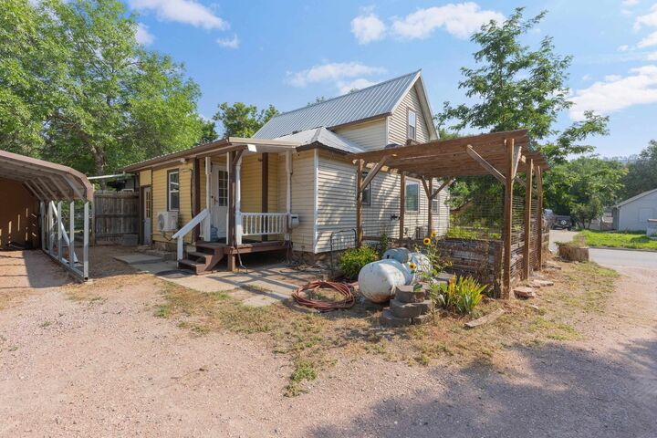 Property Photo: 942 S River Street SD 57747