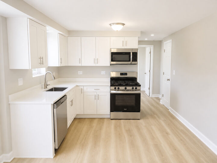 Property Photo:  2440 River Road 1E  IL 60171 