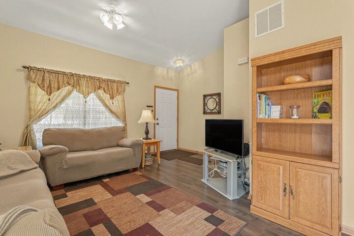 Property Photo: 2824 Sun Valley Drive IL 60586