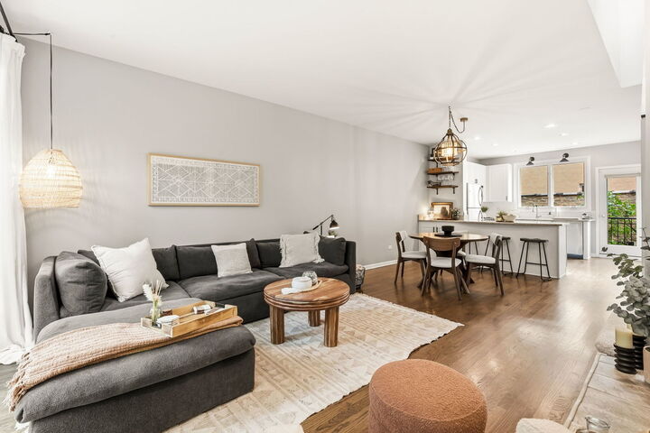 Property Photo:  2939 N Honore Street C  IL 60657 
