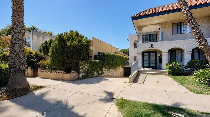 Property Photo:  1029 N Orange Grove  CA 90046 