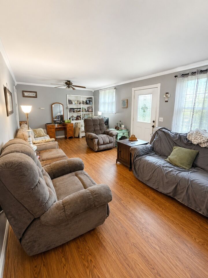 Property Photo: 204 Lakeshore Dr TN 37110