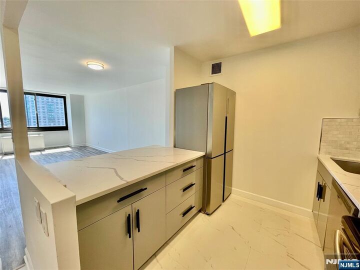 Property Photo:  770 Anderson Avenue 9C  NJ 07010 