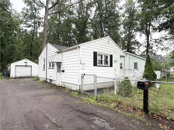 Property Photo: 1774 Norwood Street NW OH 44485