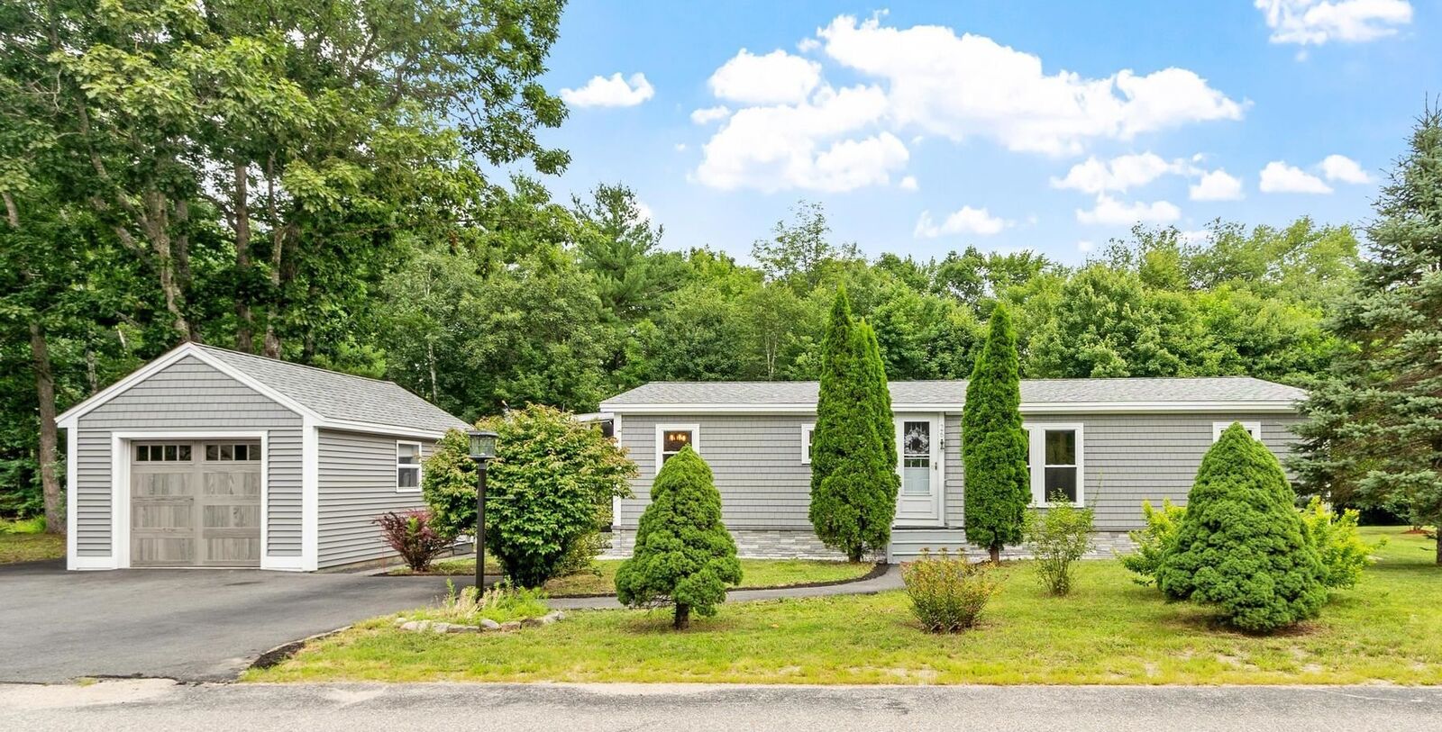 Property Photo:  26 Country Lane  NH 03044 