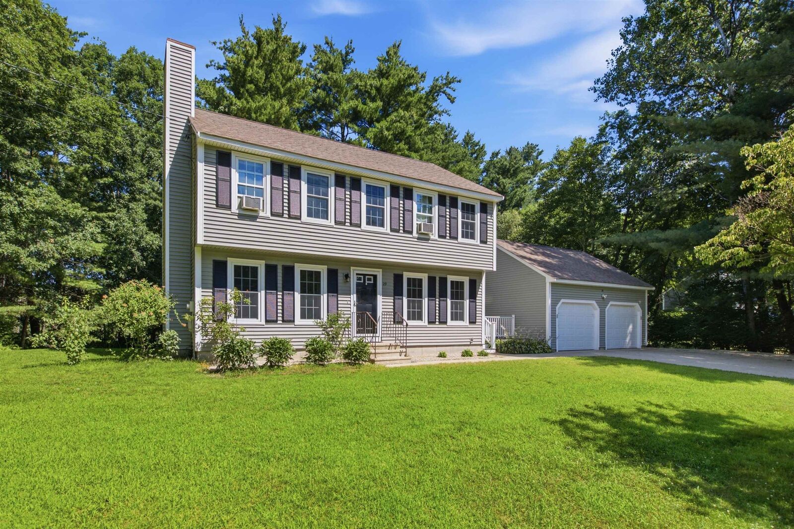 Property Photo: 29 Chase Brook Circle NH 03052