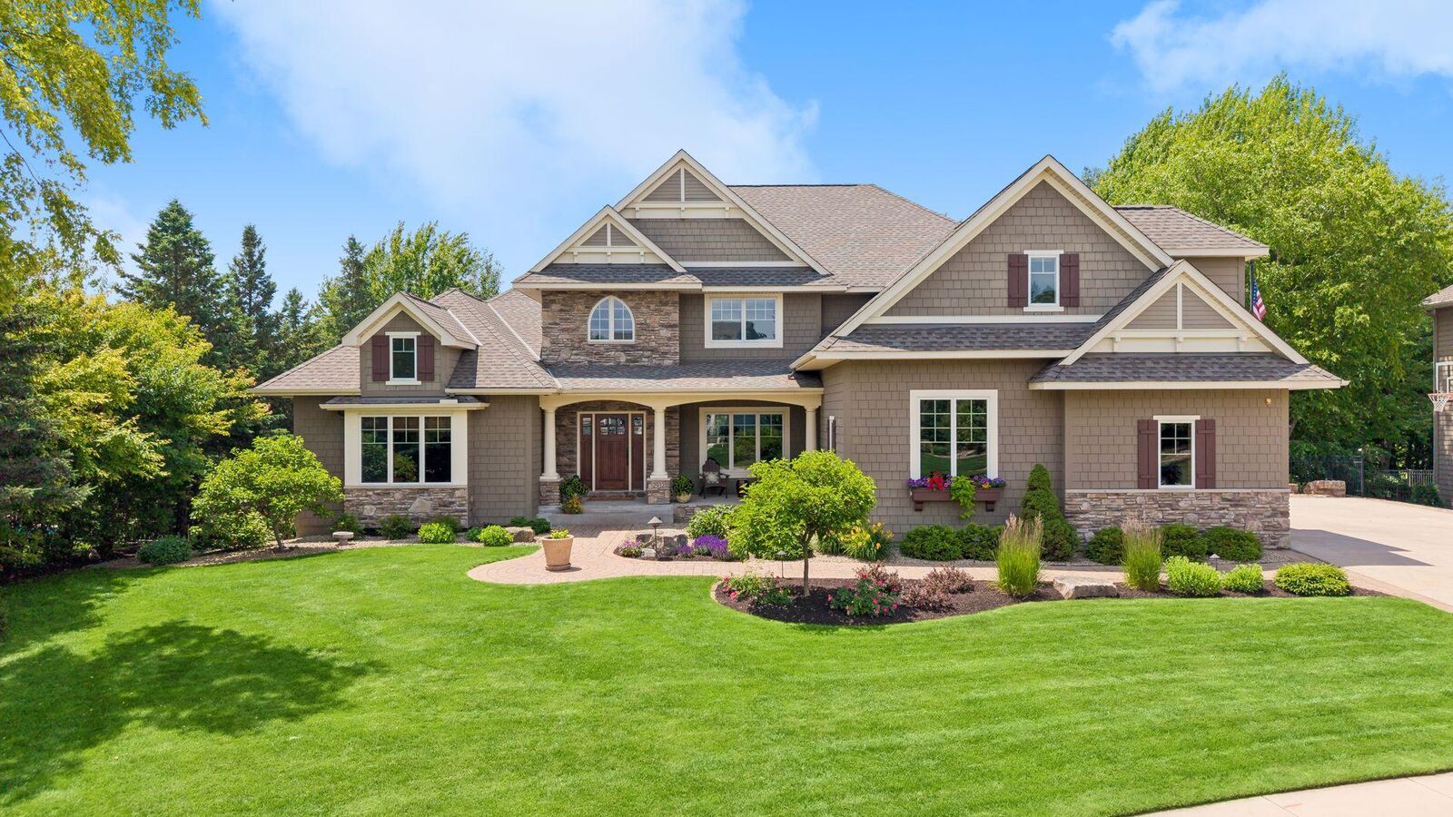 Property Photo:  2932 Fairway Drive  MN 55318 