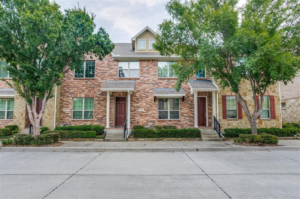 Property Photo: 723 Matthew Place TX 75081