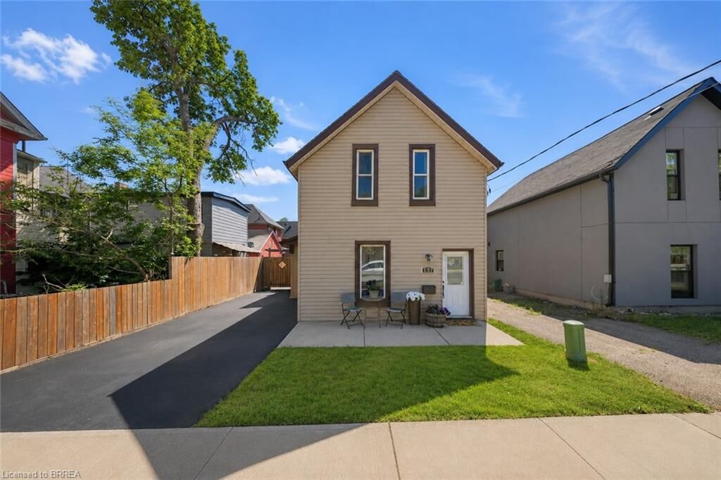 Property Photo:  137 Brock Street  ON N3S 5V8 