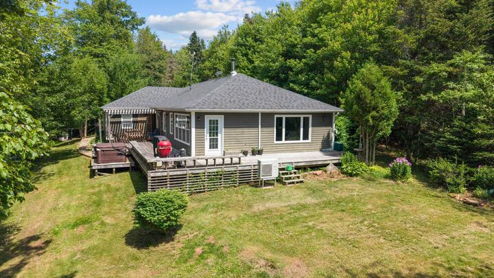 843 Rattenbury Road — photo 1