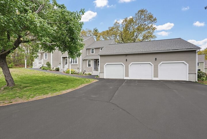 Property Photo: 206 Laurelwood Dr 206 MA 01747