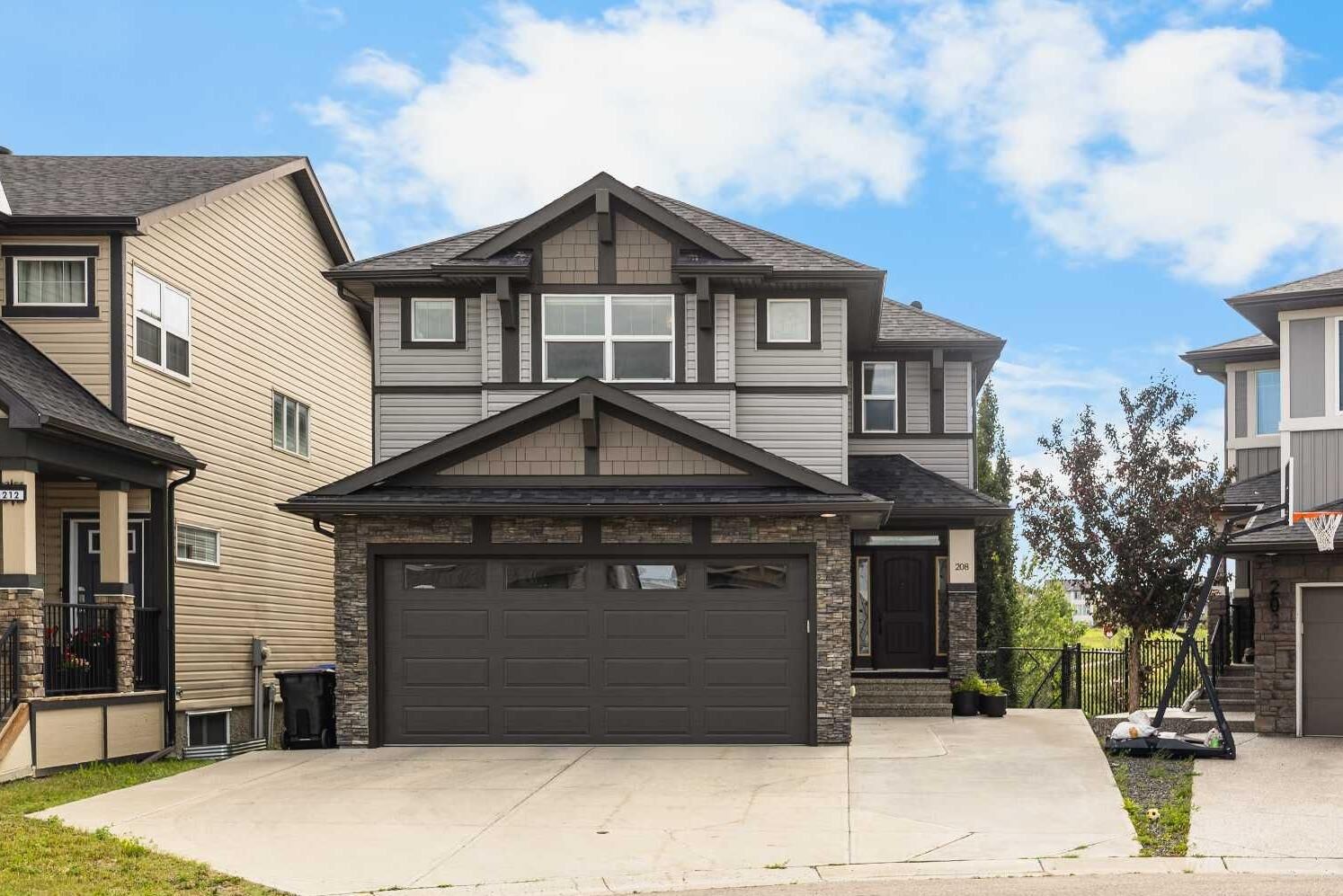 Property Photo:  208 Panton Road NW  AB T3K 0X7 