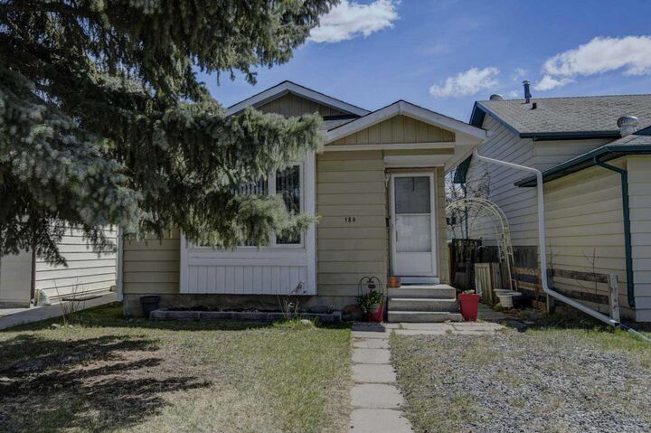 184 Erin Croft Crescent SE — photo 1