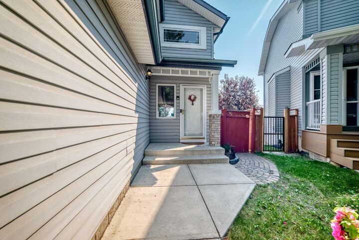 Property Photo: 287 Harvest Oak Rise NE AB T3K 4V1