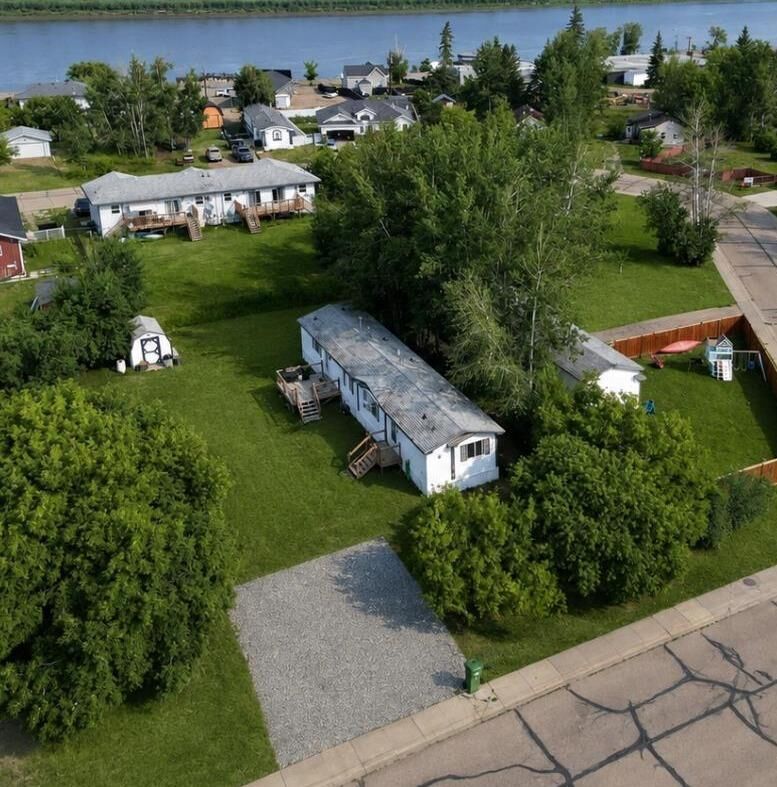 Property Photo:  5104 48 Ave  AB T0H 1N0 