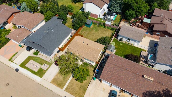 Property Photo: 1031 Cameron Road S AB T1K 4K6