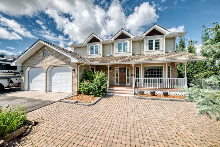 Property Photo: 777 East Lakeview Road AB T1X 1B1