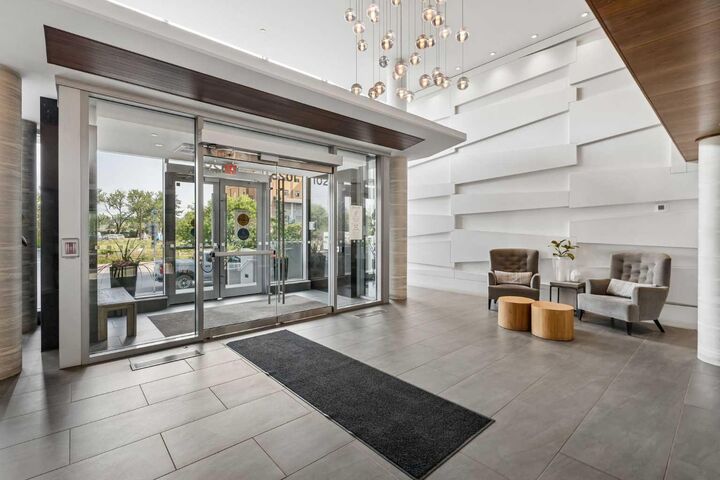 Property Photo: 1025 5 Avenue SW 907 AB T2P 1N4