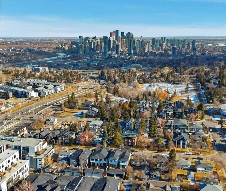 Property Photo: 1715 31 Avenue SW AB T2T 1S6