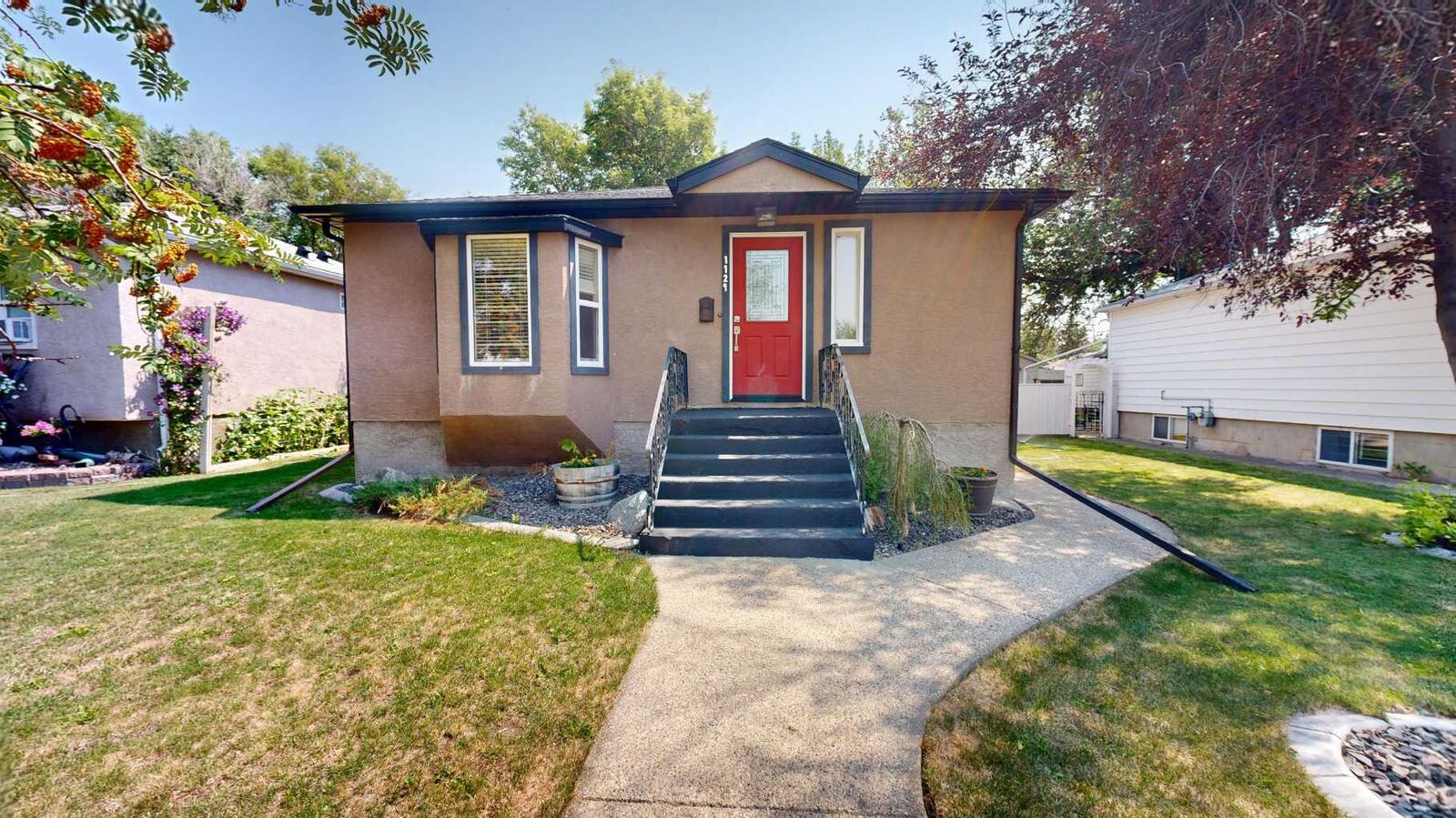 Property Photo: 1129 20 Street S AB T1K 2E1
