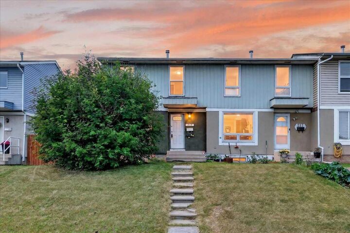 219 Penworth Drive SE — photo 1
