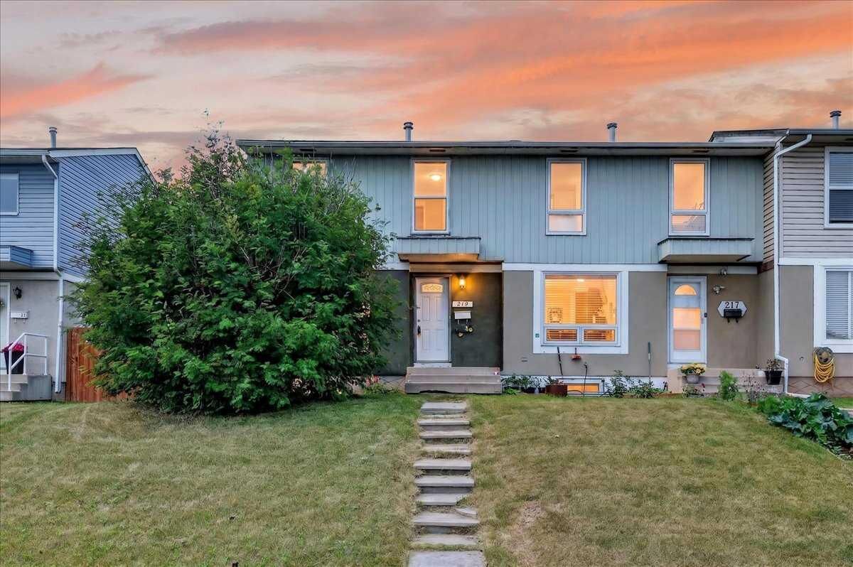 Property Photo:  219 Penworth Drive SE  AB T2A 5E2 