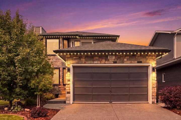 Property Photo:  149 Riverglen Close SE  AB T2C 3W3 