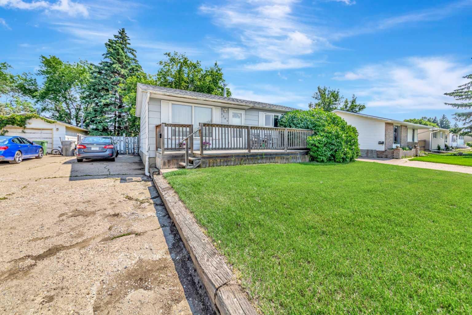Property Photo: 3009 49 Avenue SK S9V 1C7
