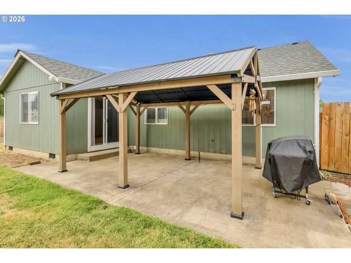 Property Photo: 2520 NW 3rd Way WA 98604