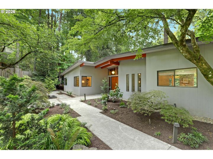 Property Photo:  4304 SW 36th Pl  OR 97221 