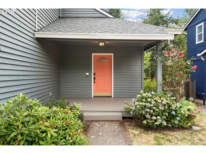 Property Photo: 711 Warren St OR 97045
