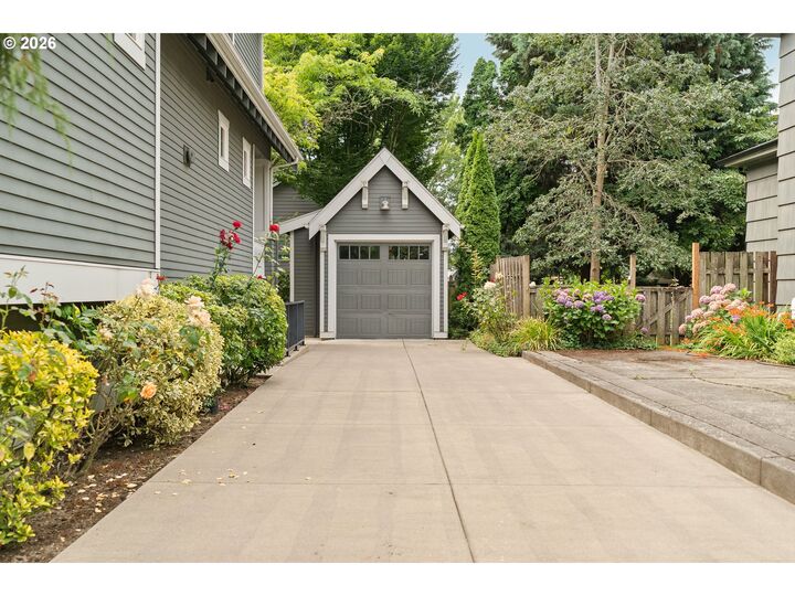 Property Photo: 1212 SE Harney St OR 97202