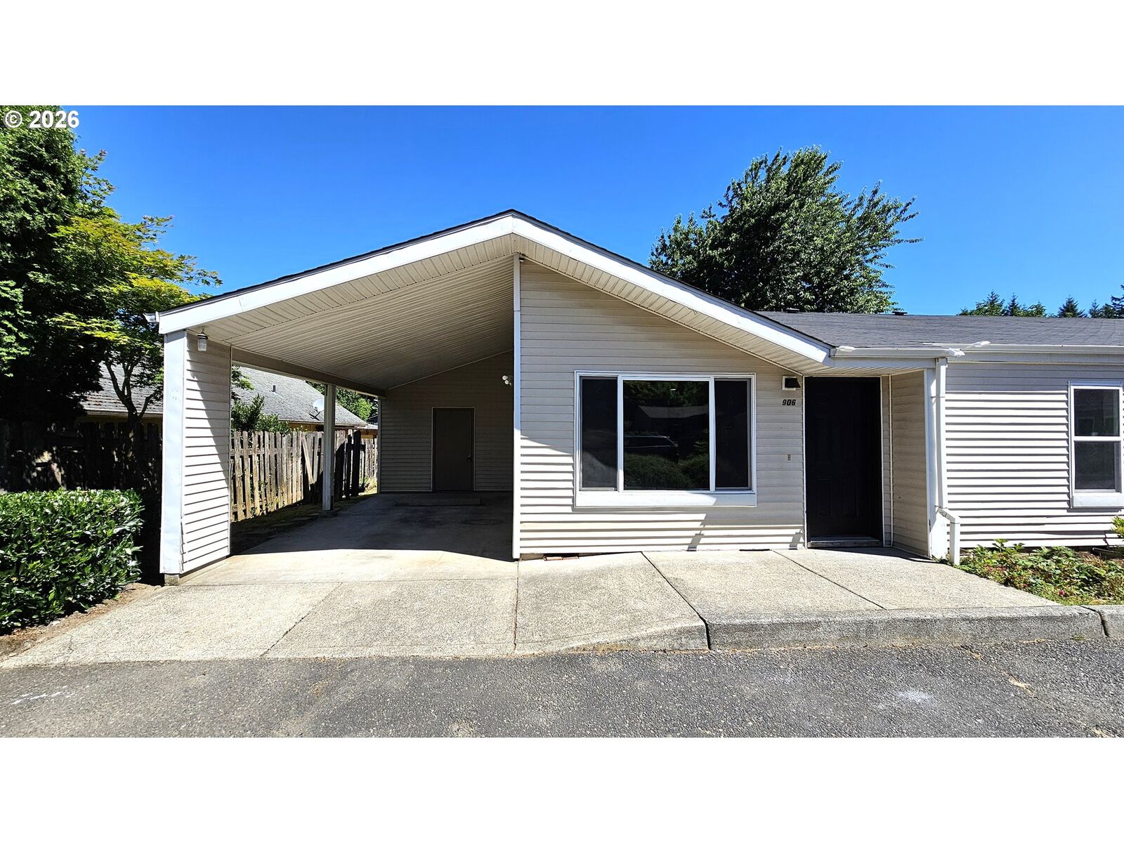 Property Photo: 906 Pioneer St WA 98642