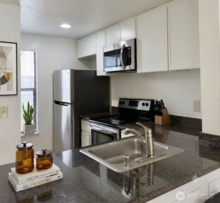 Property Photo: 8013 NE 177th Court 403 WA 98028