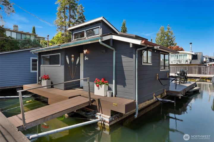 Property Photo:  2822  Boyer Avenue E 1  WA 98102 
