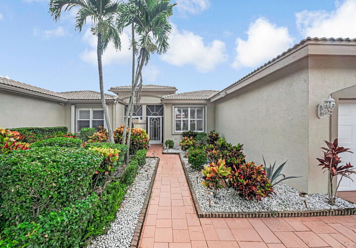 Property Photo: 9636 Crescent View Drive N FL 33437