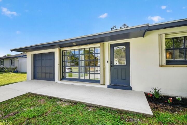 Property Photo: 432 W Shadyside Circle FL 33415