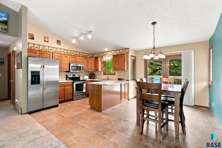 Property Photo: 900 E Magnolia Dr SD 57005-1056