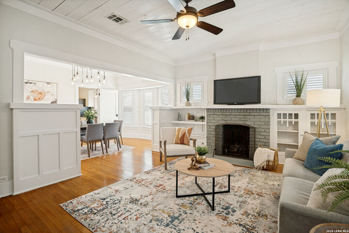 Property Photo: 428 Queen Anne Ct TX 78209