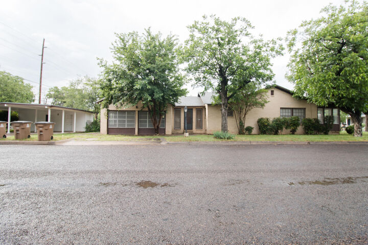 Property Photo: 322 N Jackson Street TX 76901