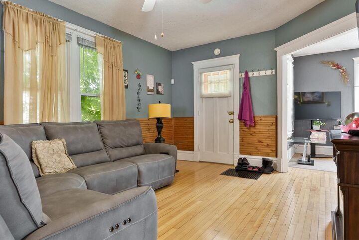 Property Photo:  923 Highland Avenue  WI 53511 