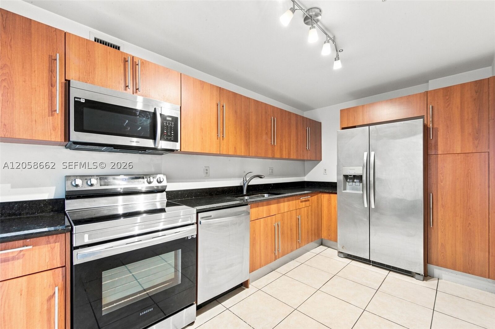 Property Photo: 3000 S Ocean Dr 518 FL 33019