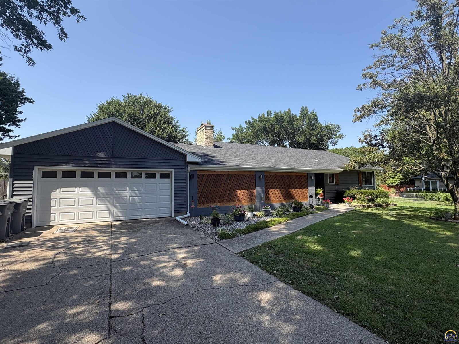 Property Photo:  2022 Prairie Ln  KS 66801 