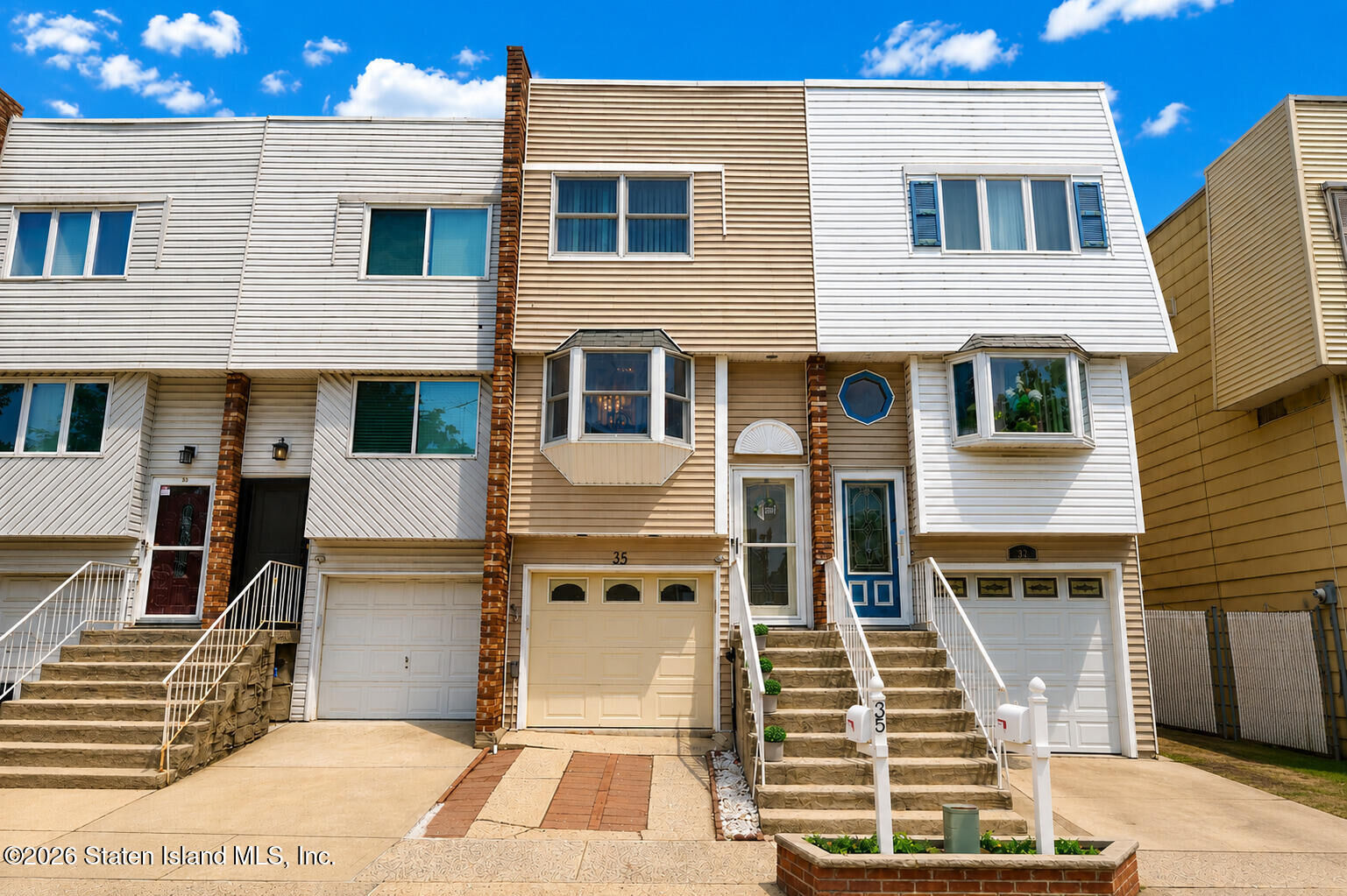 Property Photo:  35 Mimosa Lane  NY 10312 