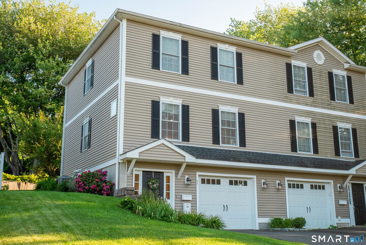 Property Photo:  9 Englewood Avenue C  CT 06110 