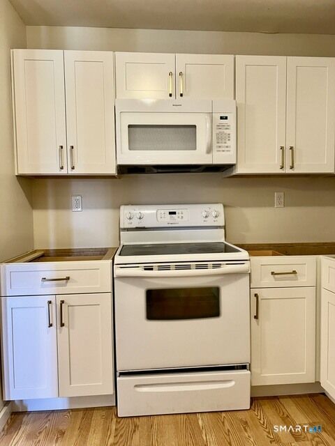 Property Photo:  2118 Cromwell Hills Drive 2118  CT 06416 