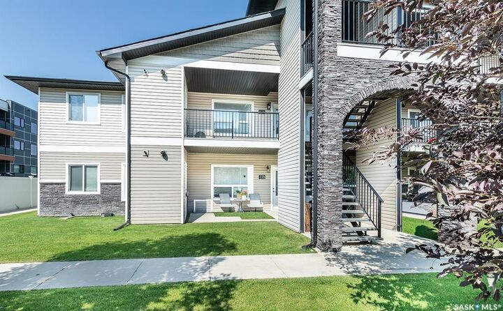 Property Photo:  125 Willis Crescent 118  SK S7T 0T1 