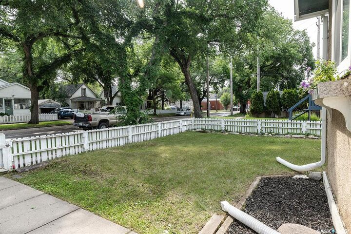 Property Photo: 1223 C Avenue N SK S7L 1K6