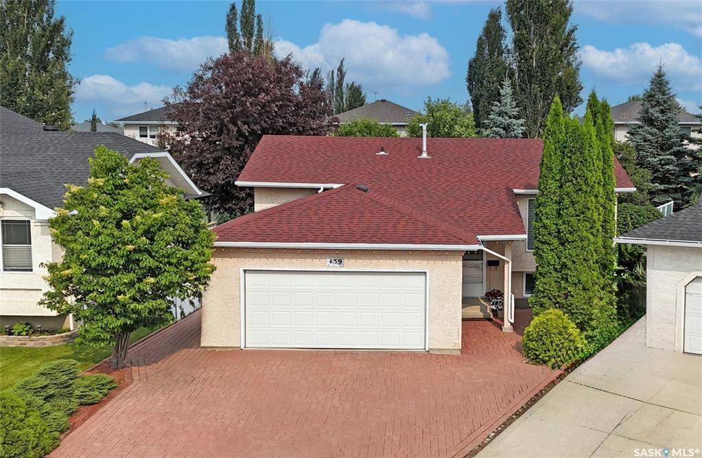 Property Photo:  439 Fairbrother Court  SK S7S 1H9 